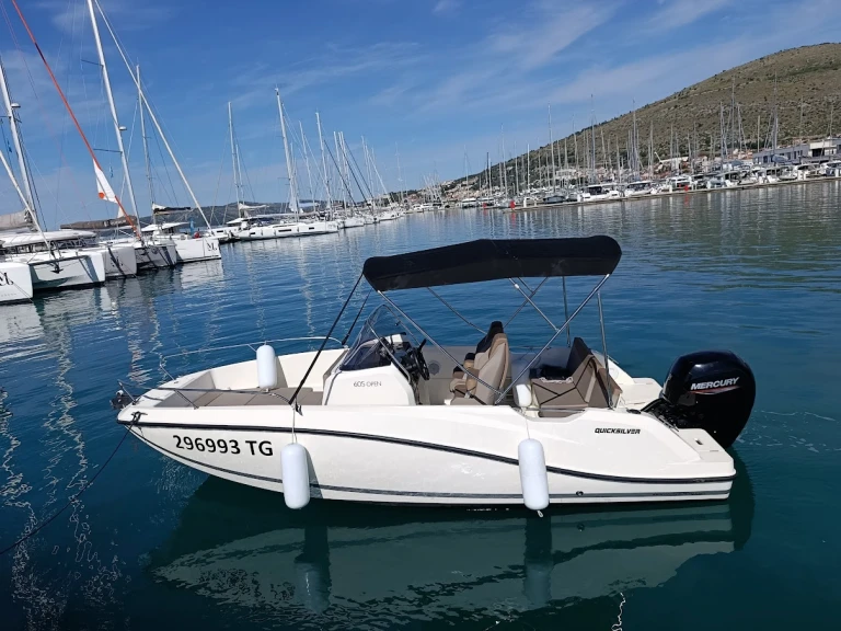 Wynajmij Motorówka z lub bez skippera Quicksilver w SCT Marina Trogir