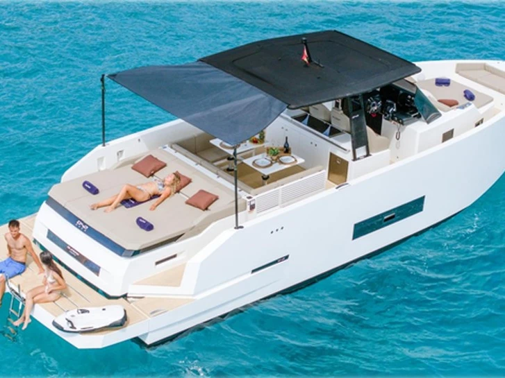 De Anton  io Yacht s D42 Open między profesjonalistami a osobami prywatnymi w Ibiza Town