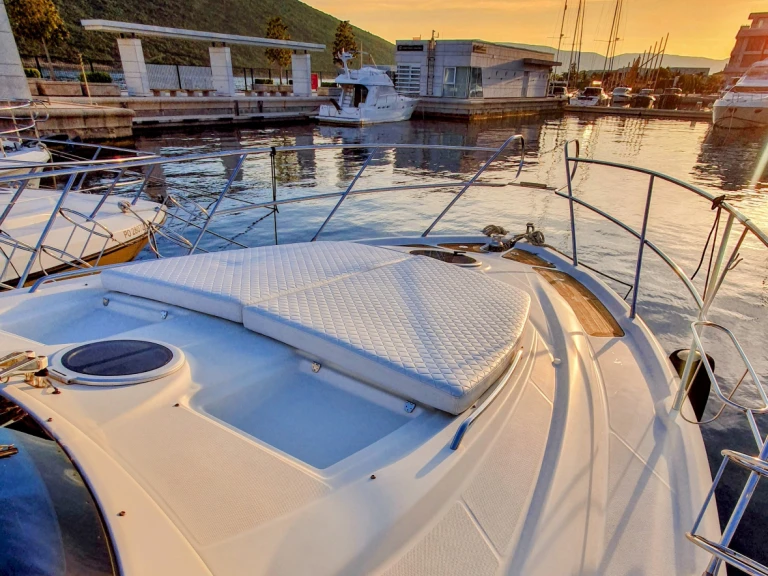 Wynajem łodzi Cranchi Mediterranee 43 w Herceg Novi na SamBoat 