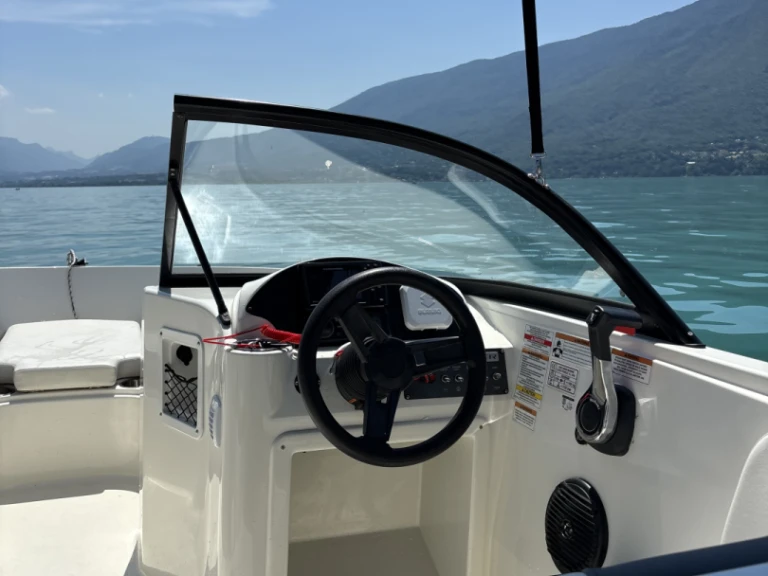 Wynajmij Bayliner Element E7 w Aix-les-Bains