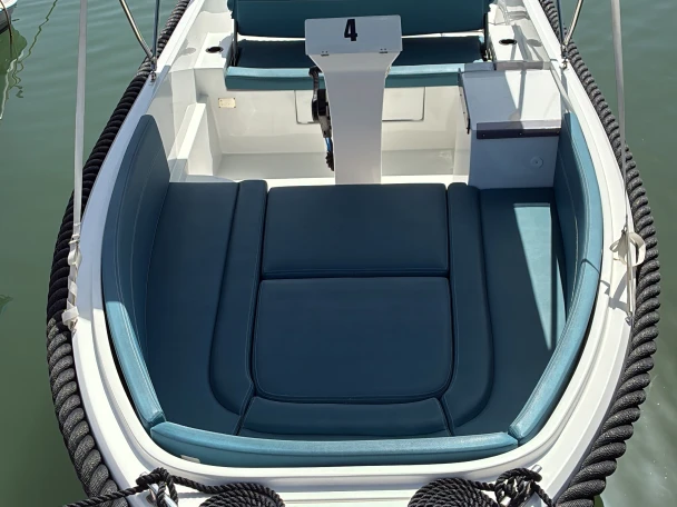 Polyester Yacht Tifón 500 między profesjonalistami a osobami prywatnymi w Cambrils