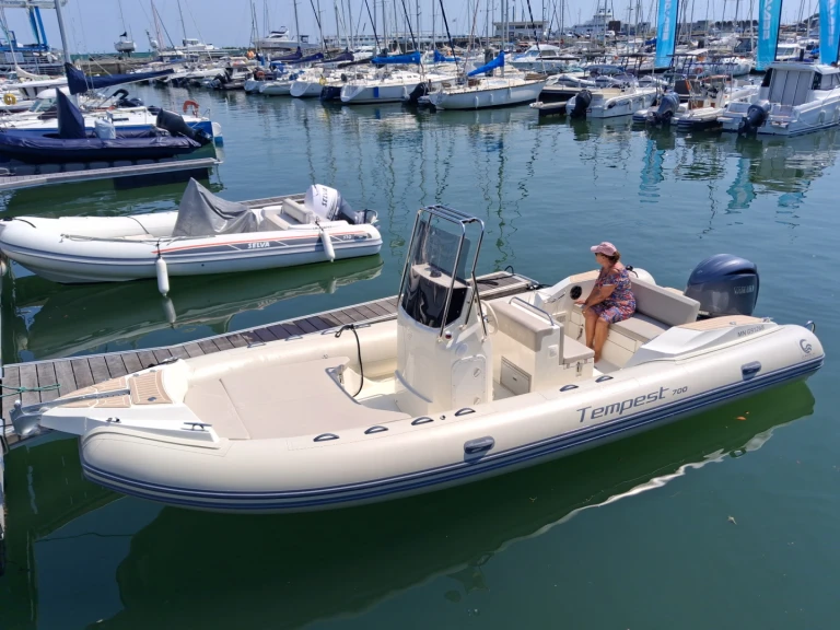 Wynajem łodzi Royan tanio Tempest 700