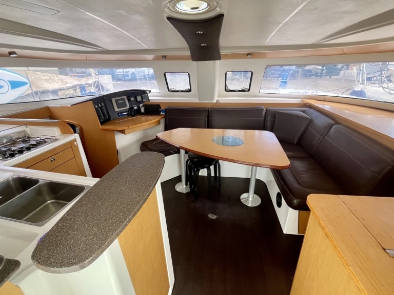 Wynajem Katamaran Fountaine Pajot z patentem 
