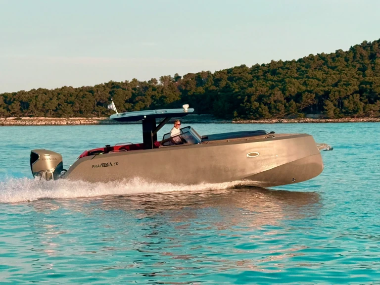 Wynajem Motorówka Phantom yachts z patentem 