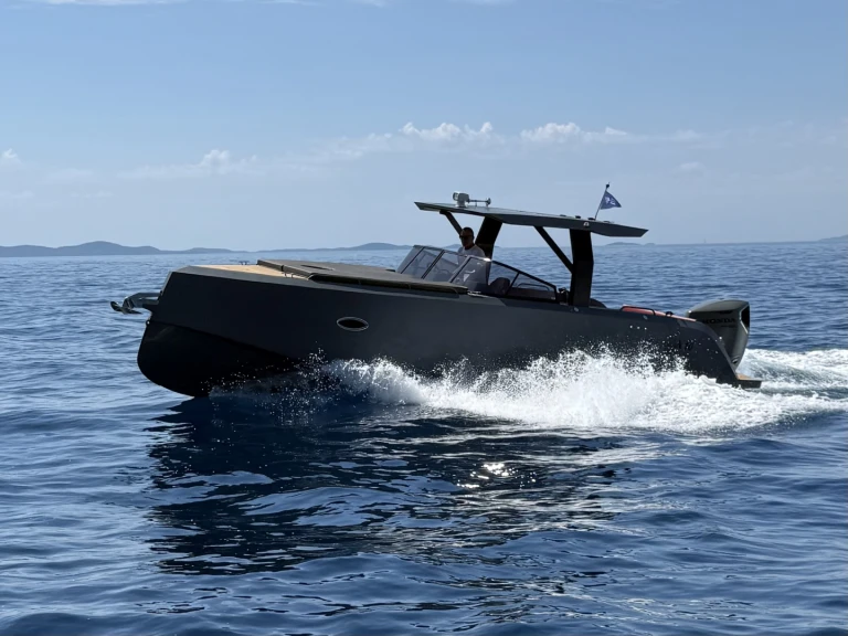 Phantom yachts Phantom 10.0 TT między profesjonalistami a osobami prywatnymi w Split