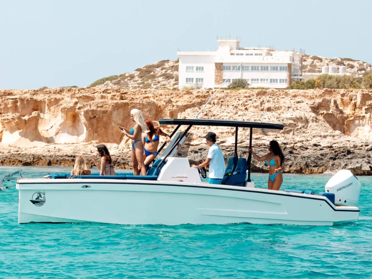 Motorówka do wynajmu w Ayia Napa Marina w najlepszej cenie