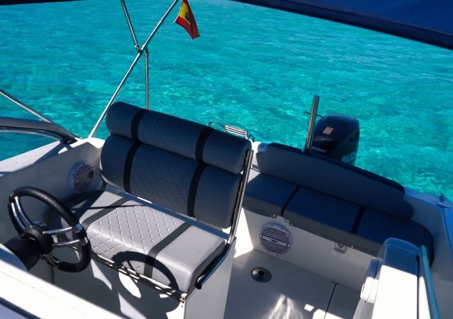 Wynajem Motorówka Seabird z patentem 
