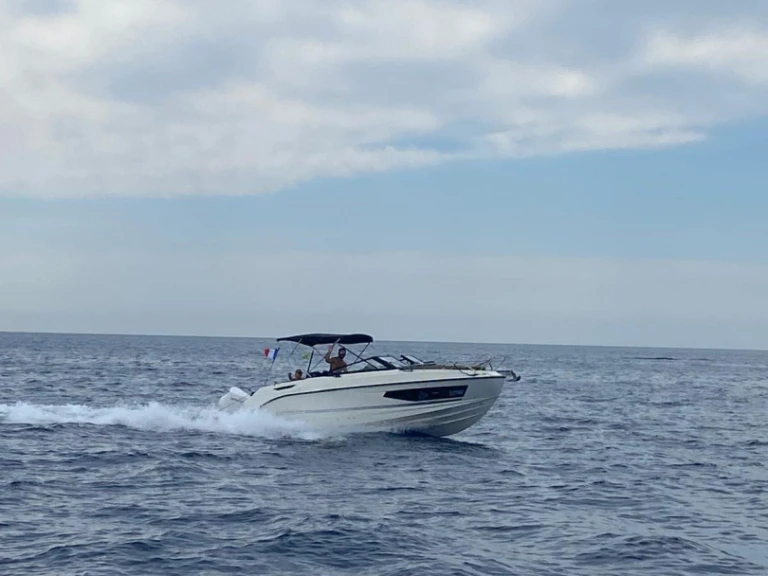 Motorówka do wynajmu w Hyeres w najlepszej cenie