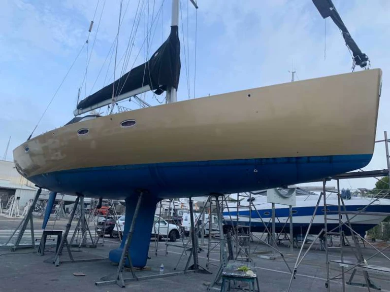 Hanse Hanse 461 między profesjonalistami a osobami prywatnymi w Sant Antoni de Portmany