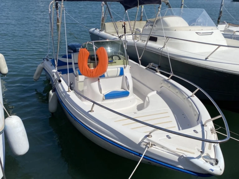 Motorówka do wynajmu w Port-Camargue w najlepszej cenie