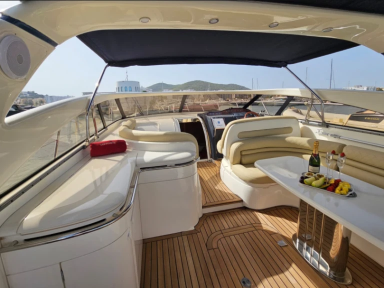 Wynajem Motorówka w Ibiza Town - Princess Princess V50