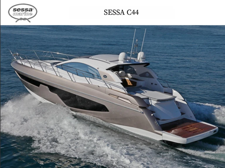 Sessa Marine C40 między profesjonalistami a osobami prywatnymi w Ibiza Town