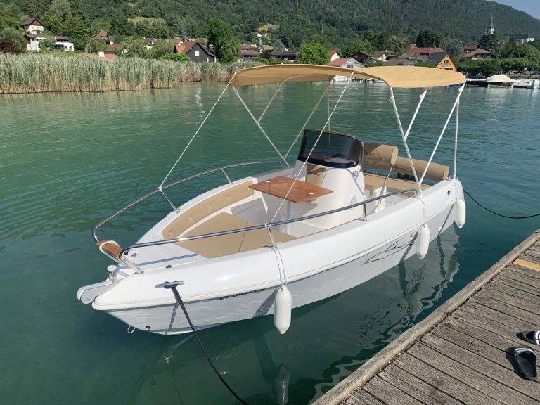 Motorówka do wynajmu w Annecy w najlepszej cenie