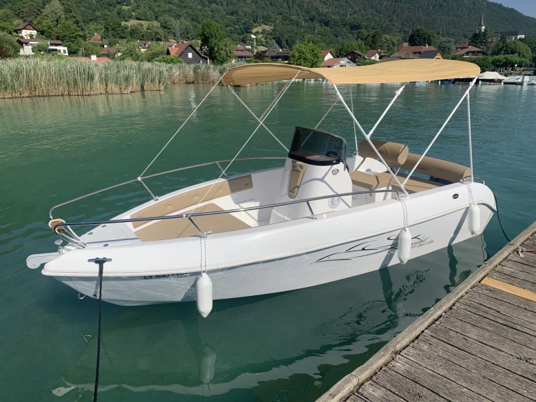 Aquabat Sport Line 17 między profesjonalistami a osobami prywatnymi w Annecy