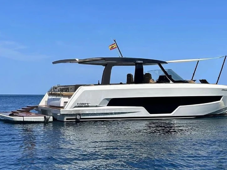 Motorówka do wynajmu w Ibiza Town w najlepszej cenie