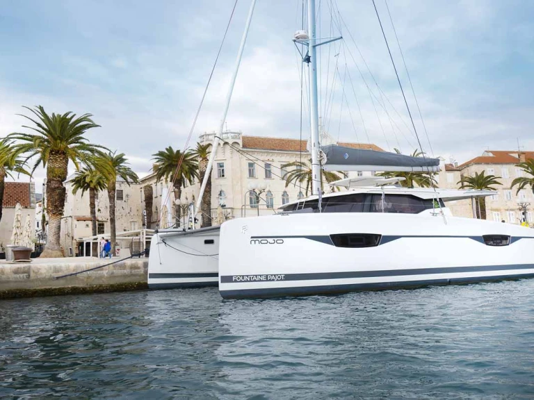 Wynajmij Fountaine Pajot Astrea 42 w Pula