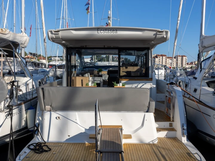 Wynajem łodzi Biograd na Moru tanio Sealine C390
