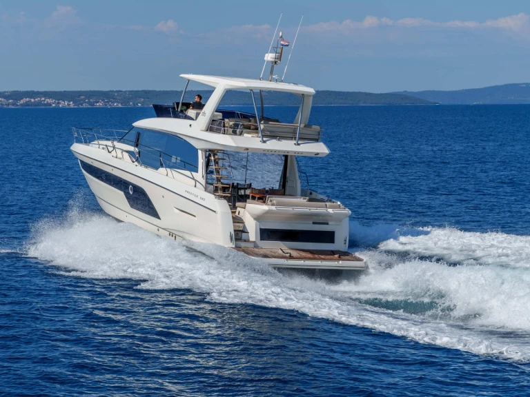 Wynajem łodzi Podstrana tanio Prestige 590