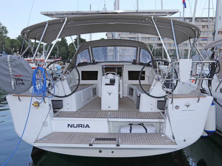 Wynajmij Jeanneau Sun Odyssey 415 w Pula