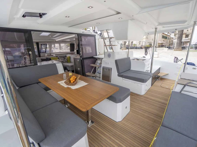 Wynajmij Fountaine Pajot Astrea 42 w Pula