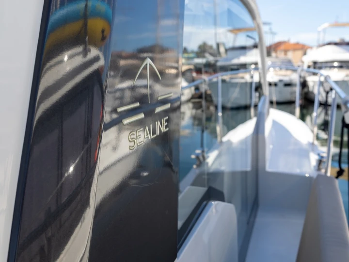 Wynajem Motorówka w Biograd na Moru - Sealine Sealine C335