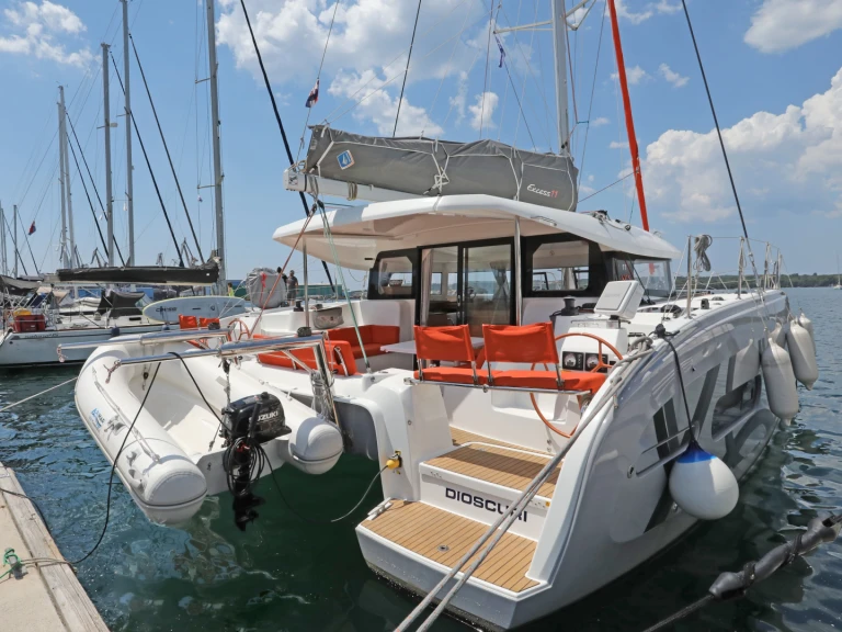 Wynajmij Excess Excess 11 w Pula
