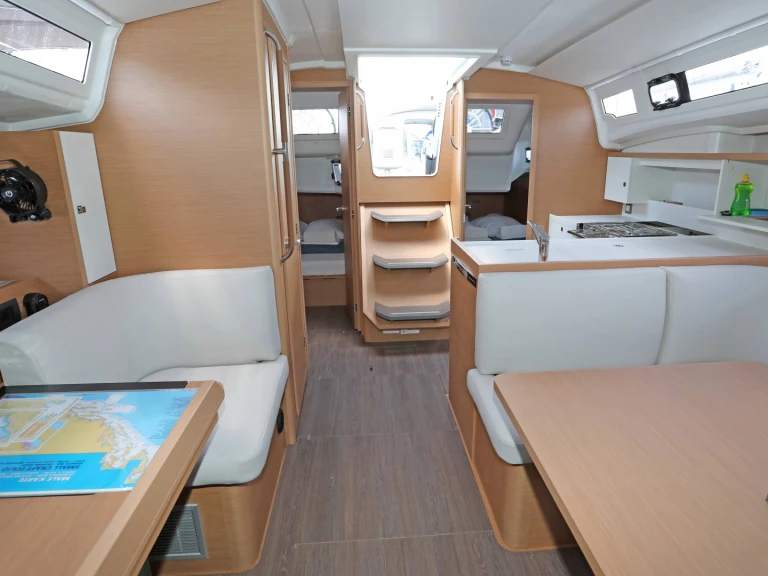 Wynajmij Jeanneau Sun Odyssey 415 w Pula