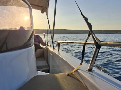 Motorówka do wynajmu w Msida Yacht Marina w najlepszej cenie