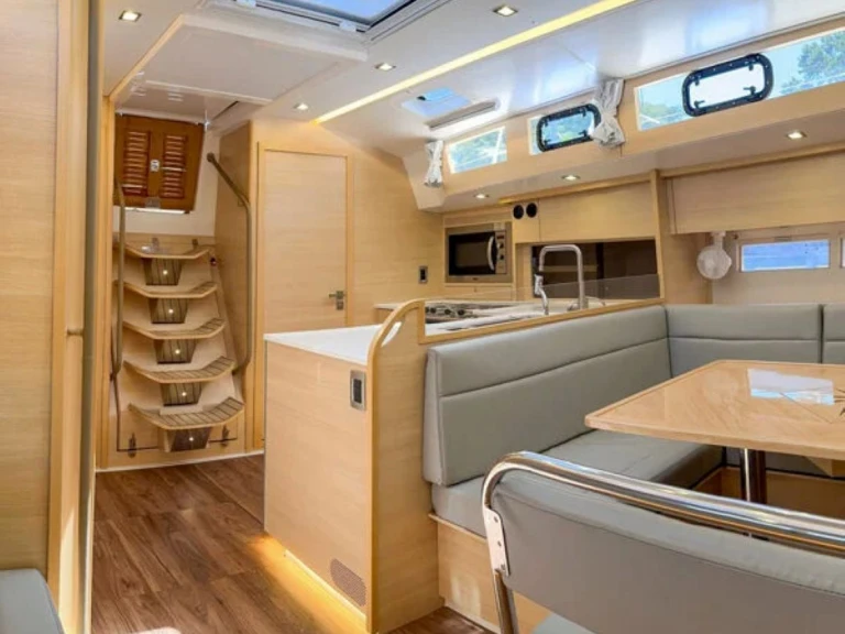 Wynajem Żaglowiec Delta Yachts z patentem 