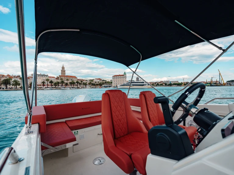 Wynajem łodzi Split Port tanio open 750