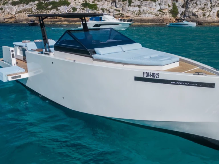Motorówka do wynajmu w Ibiza Town w najlepszej cenie