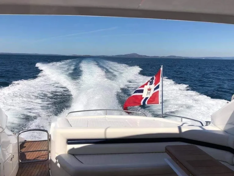 Wynajmij Motorówka z lub bez skippera Sunseeker w Capri