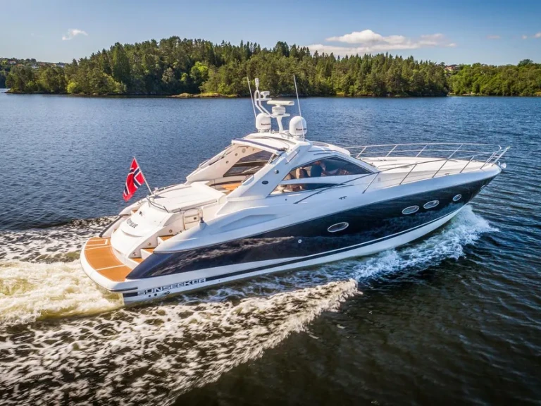 Wynajem Motorówka Sunseeker z patentem 