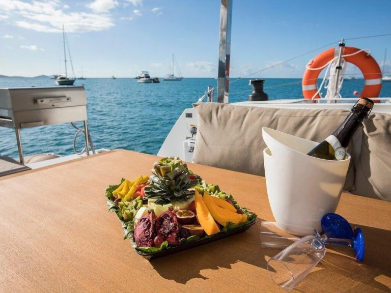 Wynajmij Katamaran z lub bez skippera Fountaine Pajot w Tivat