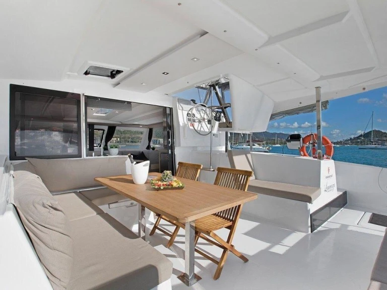 Wynajem Katamaran Fountaine Pajot z patentem 