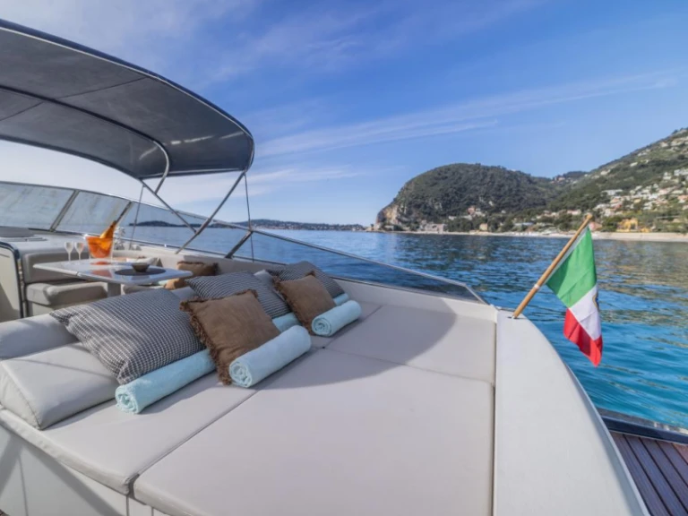 Wynajmij Motorówka z lub bez skippera Itama w Saint-Jean-Cap-Ferrat