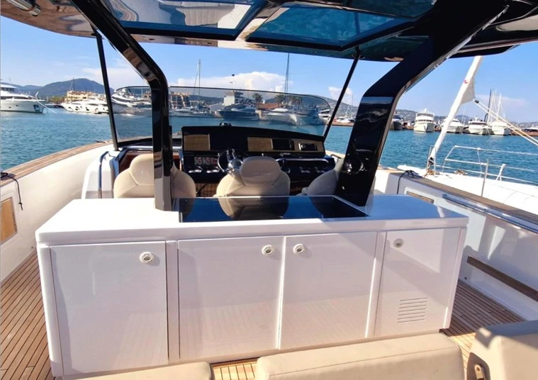 Pardo Yachts Pardo 43 między profesjonalistami a osobami prywatnymi w Juan-les-Pins