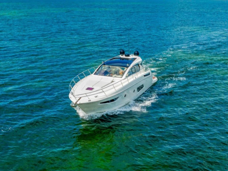 Wynajmij Motorówka z lub bez skippera Azimut w Cannes
