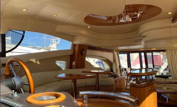 Wynajmij Motorówka z lub bez skippera Azimut w Juan-les-Pins
