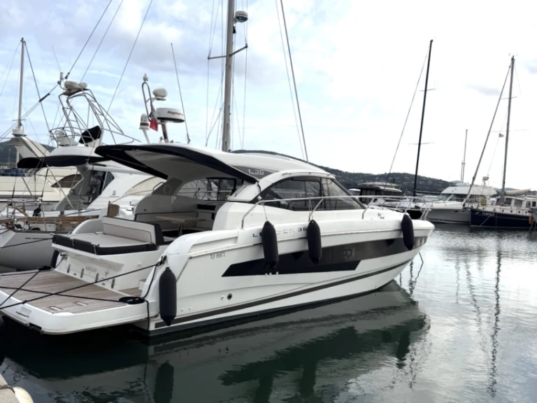 Wynajem łodzi Jeanneau Leader 36 Sportop w Port Cogolin na SamBoat 