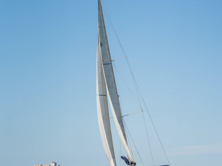 Jeanneau Sun Odyssey 42.1 między profesjonalistami a osobami prywatnymi w Lizbona
