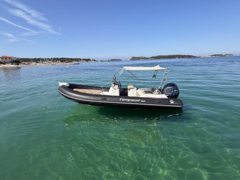 Wynajmij Łódż półsztywna z lub bez skippera Capelli w Six-Fours-les-Plages