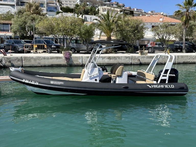 Łódż półsztywna do wynajmu w Sitges w najlepszej cenie