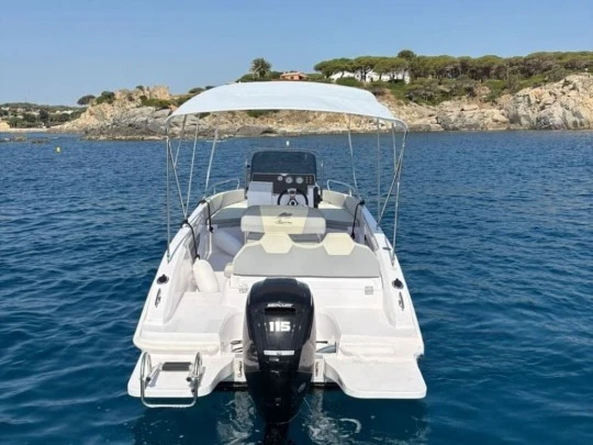 Marine MARINE 6.2 między profesjonalistami a osobami prywatnymi w Port de Palamós
