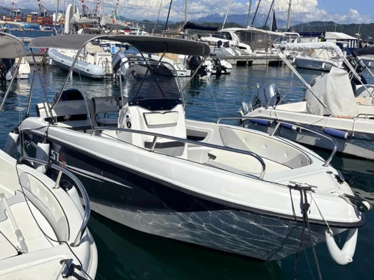 Wynajmij Motorówka z lub bez skippera Trimarchi w La Spezia