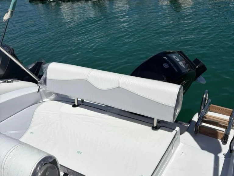 Wynajem Motorówka Trimarchi z patentem 