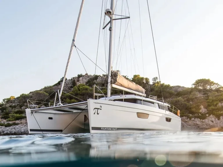 Wynajem Katamaran Fountaine Pajot z patentem 