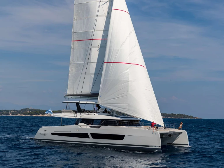 Fountaine Pajot Fountaine Pajot Thira 80 między profesjonalistami a osobami prywatnymi w Nea Peramos