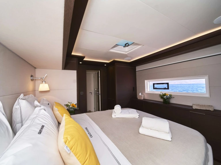 Lagoon Lagoon Seventy 8 (5 cab) między profesjonalistami a osobami prywatnymi w Nea Peramos