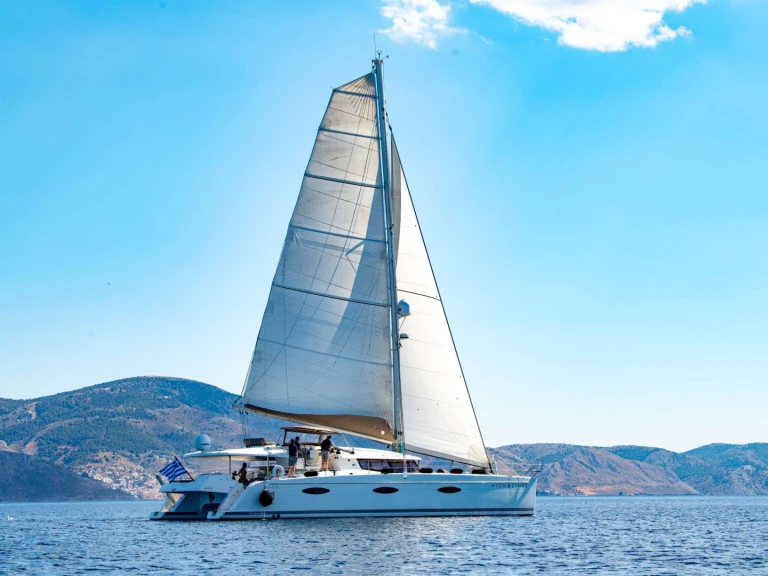 Wynajem Katamaran Fountaine Pajot z patentem 